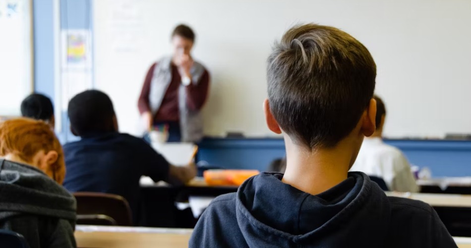 Desajuste en el mercado docente: un análisis sobre el exceso de maestros en infantil y primaria frente a escasez en secundaria